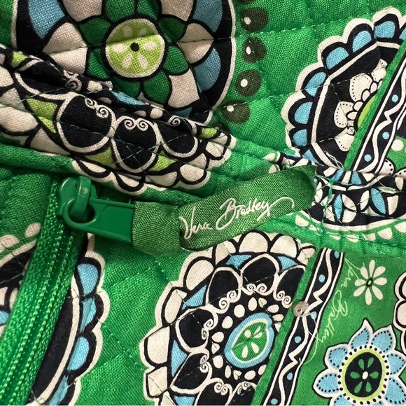 Vera Bradley green cupcake shoulder tote bag. - Picture 8 of 8